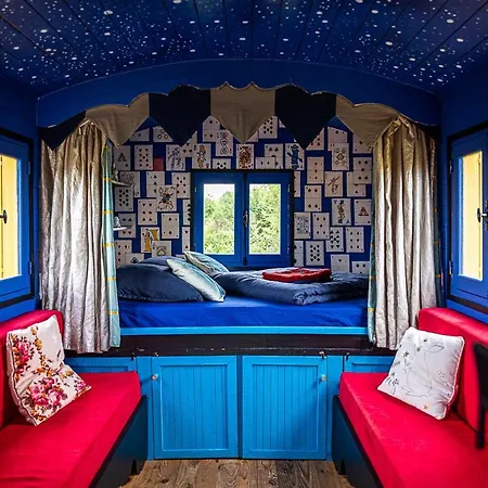 La Roulotte Magic ! Des Grillots Nocleg ze śniadaniem