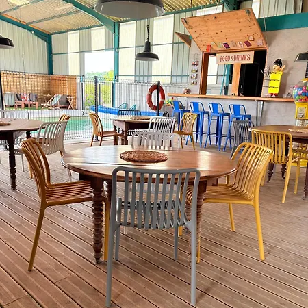 La Roulotte Magic ! Des Grillots Bed & Breakfast 3*