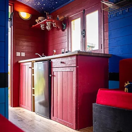 La Roulotte Magic ! Des Grillots Bed & Breakfast 3*