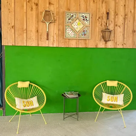 La Roulotte Magic ! Des Grillots Bed & Breakfast 3*